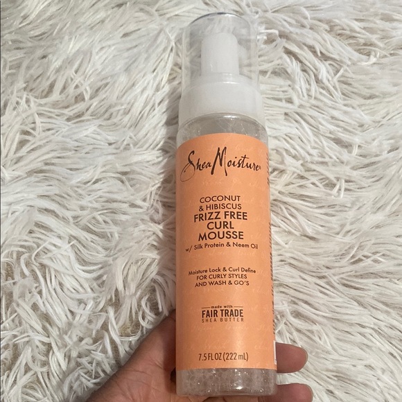 SheaMoisture Coconut & Hibiscus Curl Mousse - Picture 1 of 2